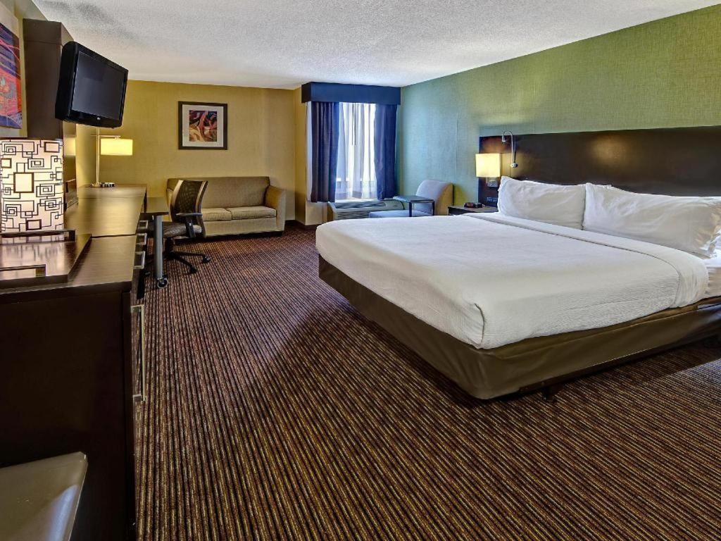 Clarion Hotel & Suites Conference Center Memphis Airport Bagian luar foto