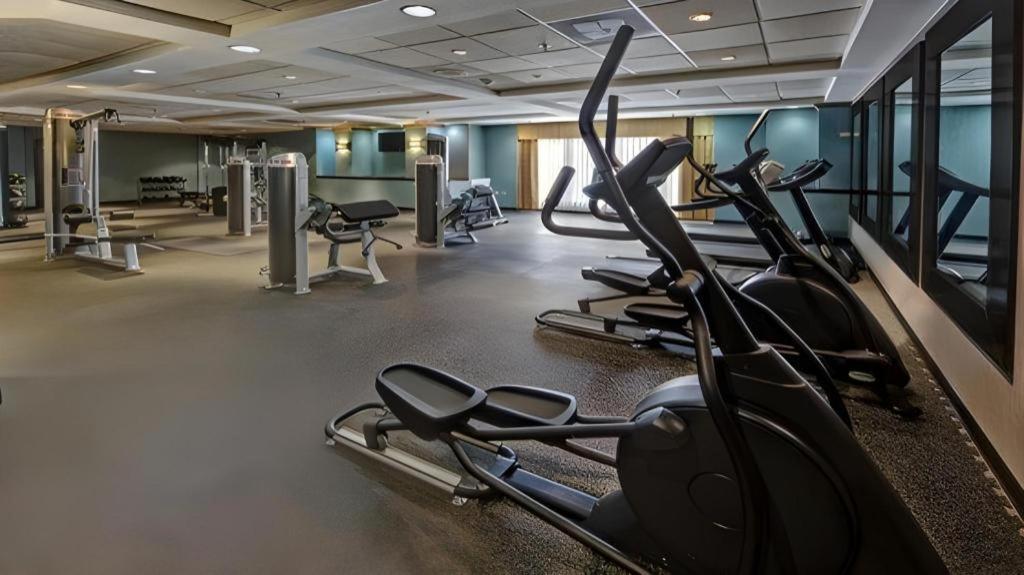 Clarion Hotel & Suites Conference Center Memphis Airport Bagian luar foto