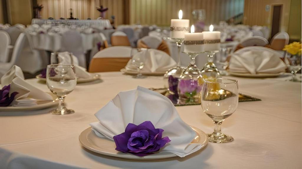 Clarion Hotel & Suites Conference Center Memphis Airport Bagian luar foto